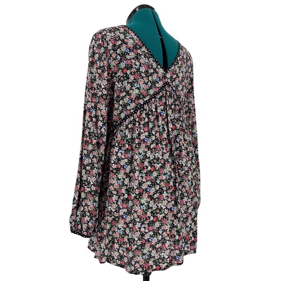 Suzanne Betro Floral Boho Style V-Neck Tunic with Polka Dot Trim, Medium - Picture 5 of 16
